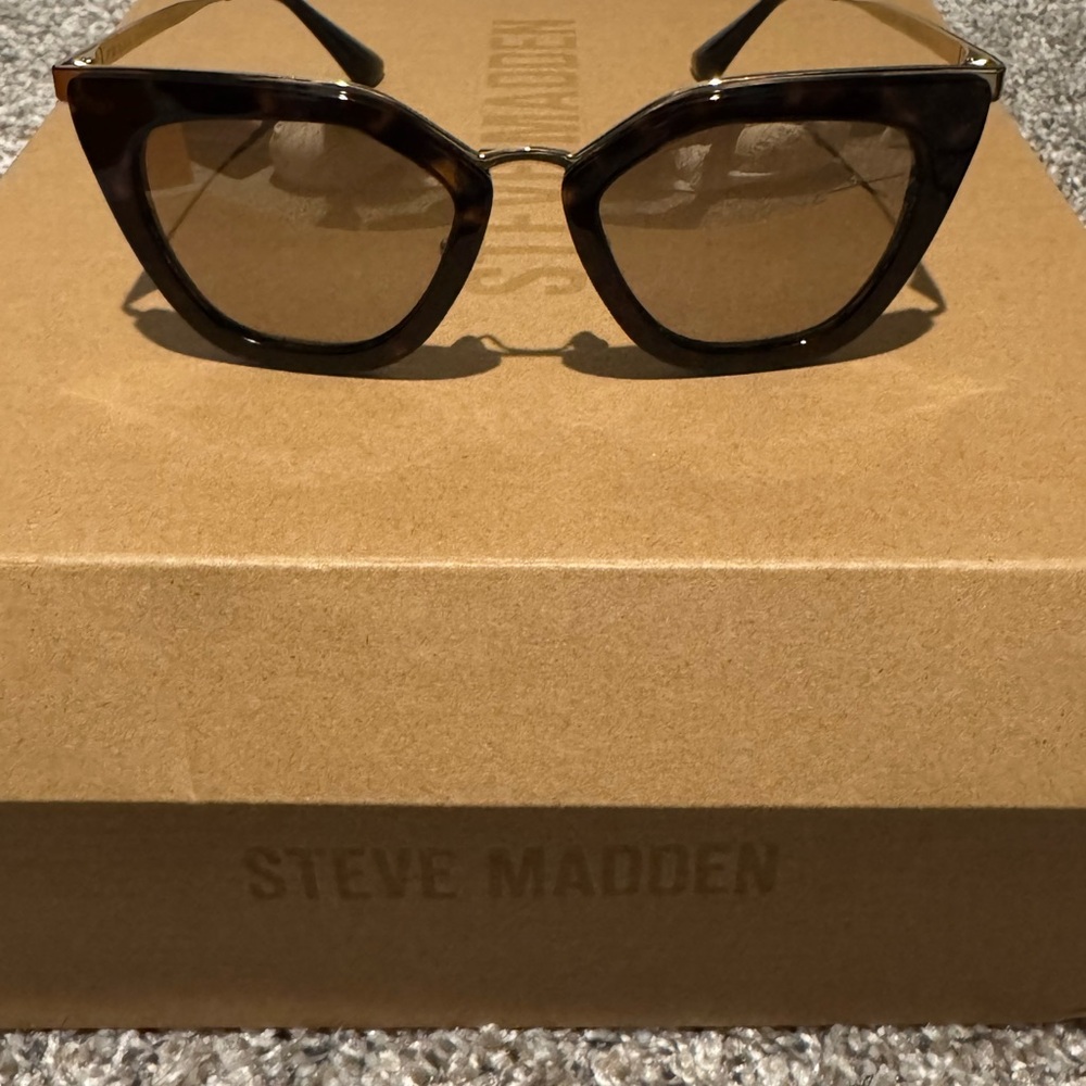 PRADA WOMEN SUNGLASSES